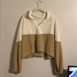 CROPPED FUZZY SWEATER